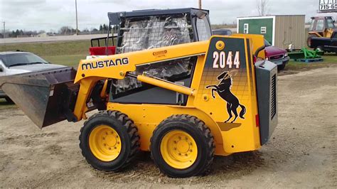 2044 skid steer oil|mustang 2044 lifting kit.